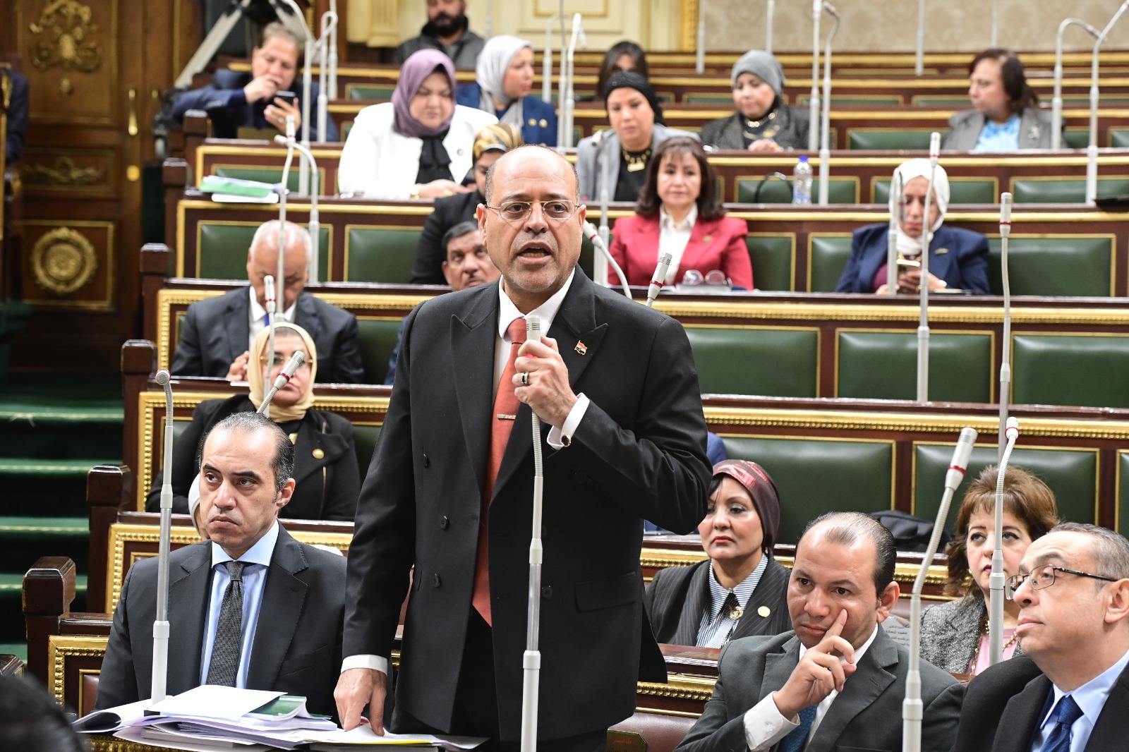 وزير القوى العامله 